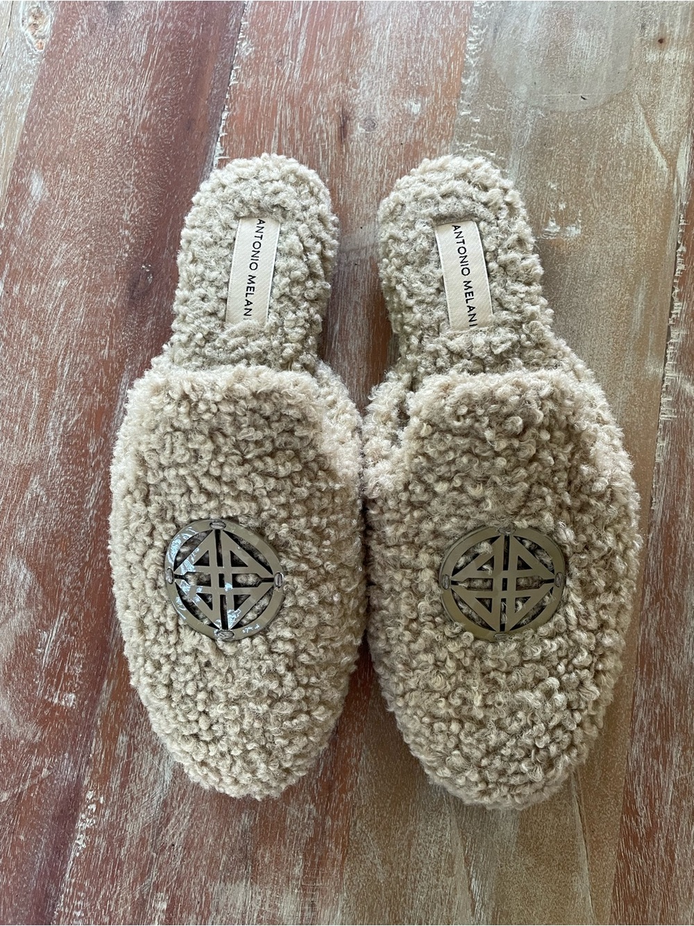 ANTONIO MELANI Plush Beige Shearling Mule Slippers with Metallic Logo